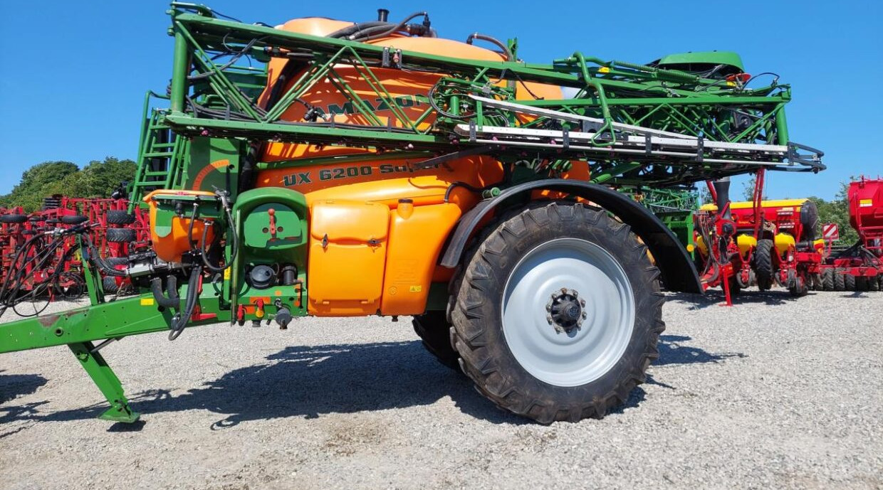 Amazone UX 6200 SUPER - 36-30-24m - Прикачна пръскачка: снимка 3 Amazone UX 6200 SUPER - 36-30-24m - Прикачна пръскачка: снимка 3