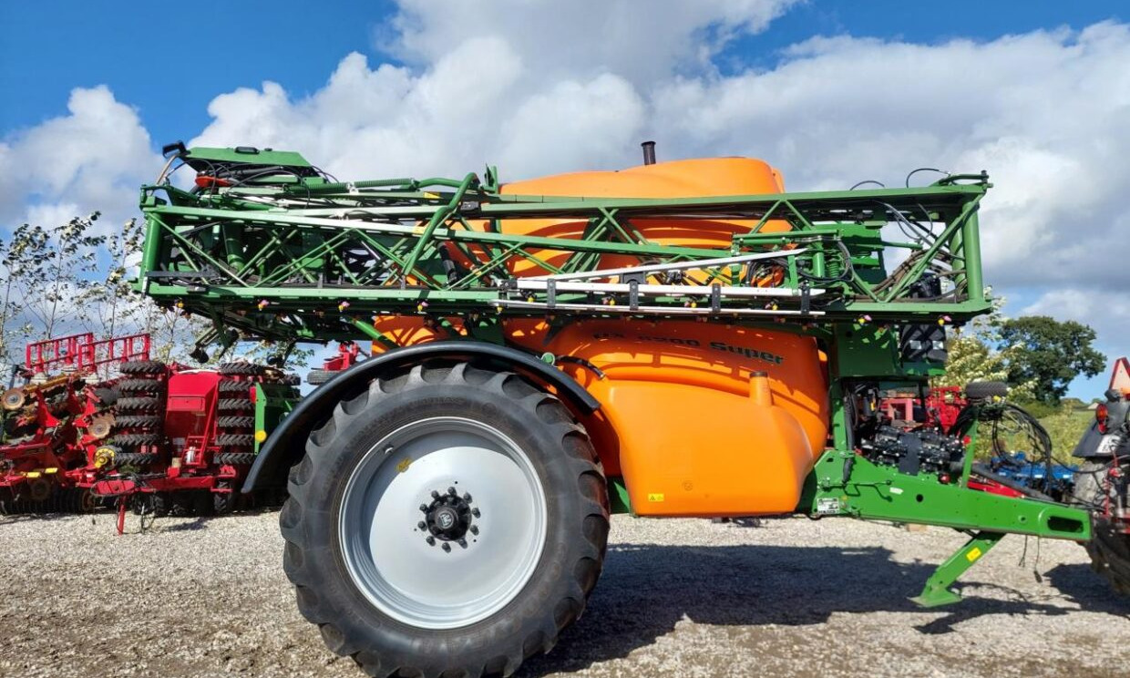 Amazone UX 6200 Super 36-24m med GPS - Прикачна пръскачка: снимка 3 Amazone UX 6200 Super 36-24m med GPS - Прикачна пръскачка: снимка 3