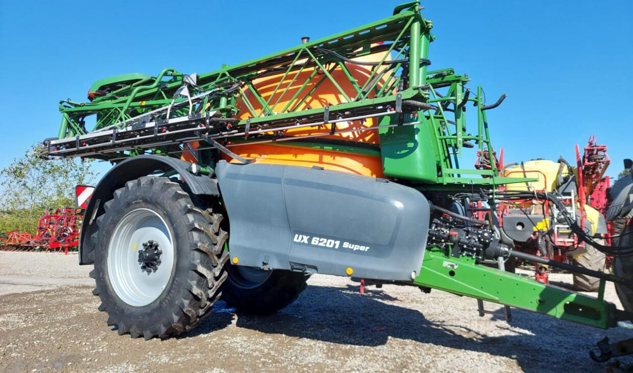 Amazone UX 6201 Super - 24-30-36m - Прикачна пръскачка: снимка 1 Amazone UX 6201 Super - 24-30-36m - Прикачна пръскачка: снимка 1