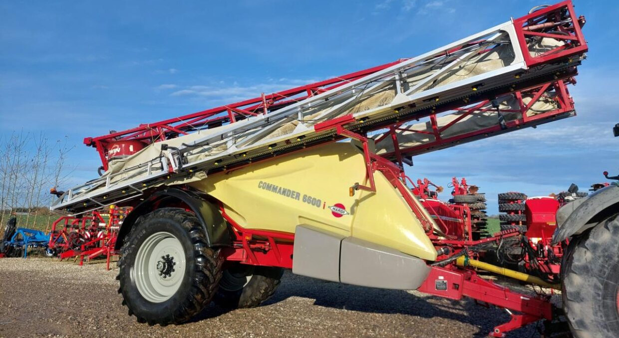 Hardi Commander 6600i - 36m Twin - Прикачна пръскачка: снимка 1 Hardi Commander 6600i - 36m Twin - Прикачна пръскачка: снимка 1