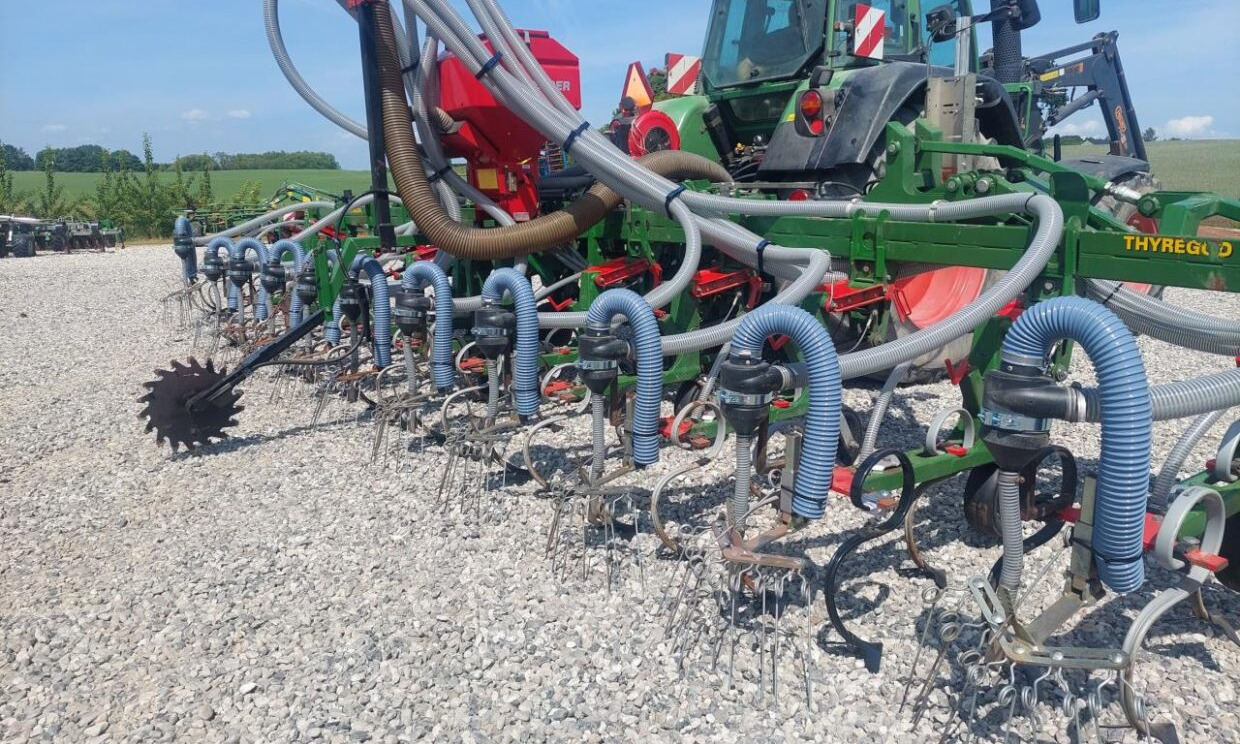 Thyregod TRV 12 med frø-/gødning-udstyr - Селскостопанска техника: снимка 1 Thyregod TRV 12 med frø-/gødning-udstyr - Селскостопанска техника: снимка 1