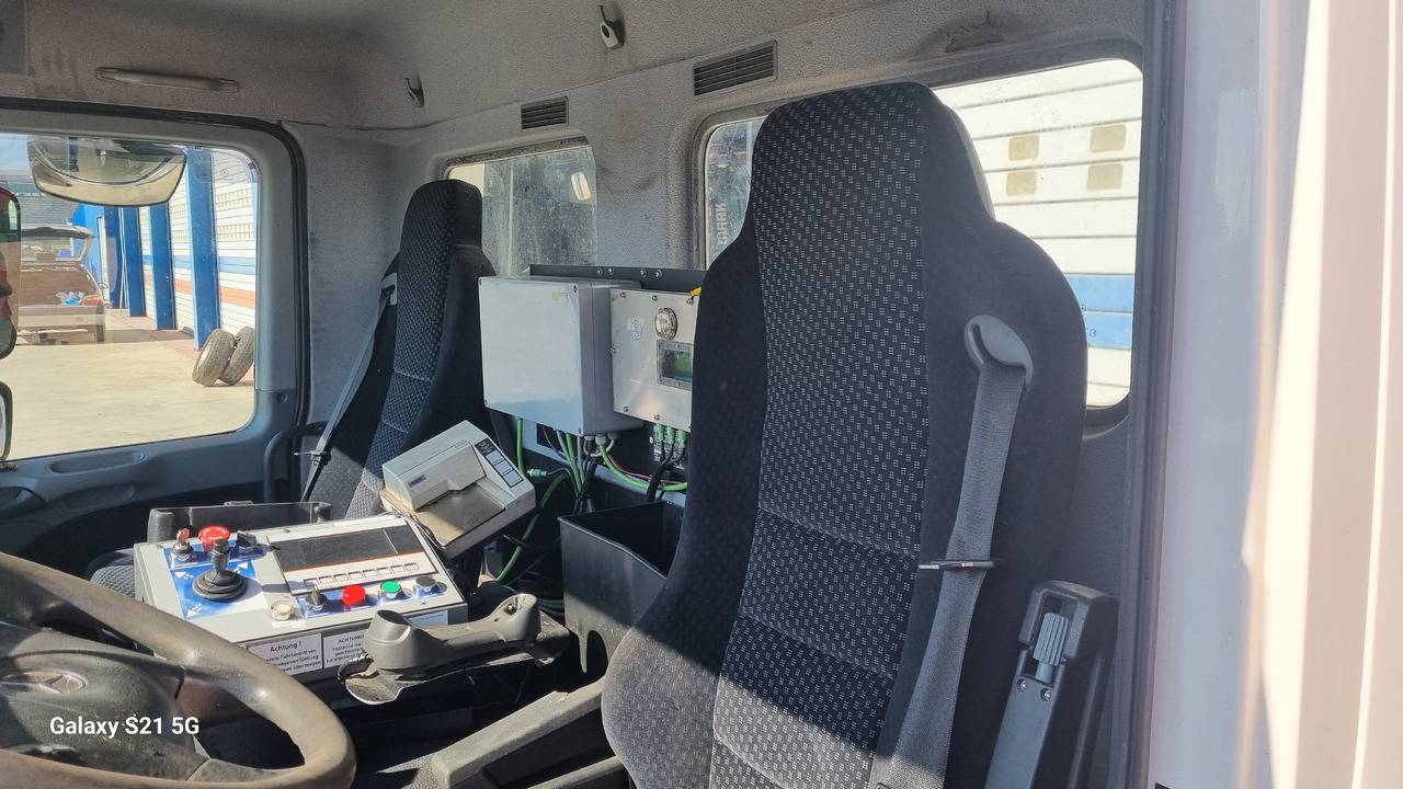 MERCEDES ACTROS MP3 - Кабина: снимка 2 MERCEDES ACTROS MP3 - Кабина: снимка 2