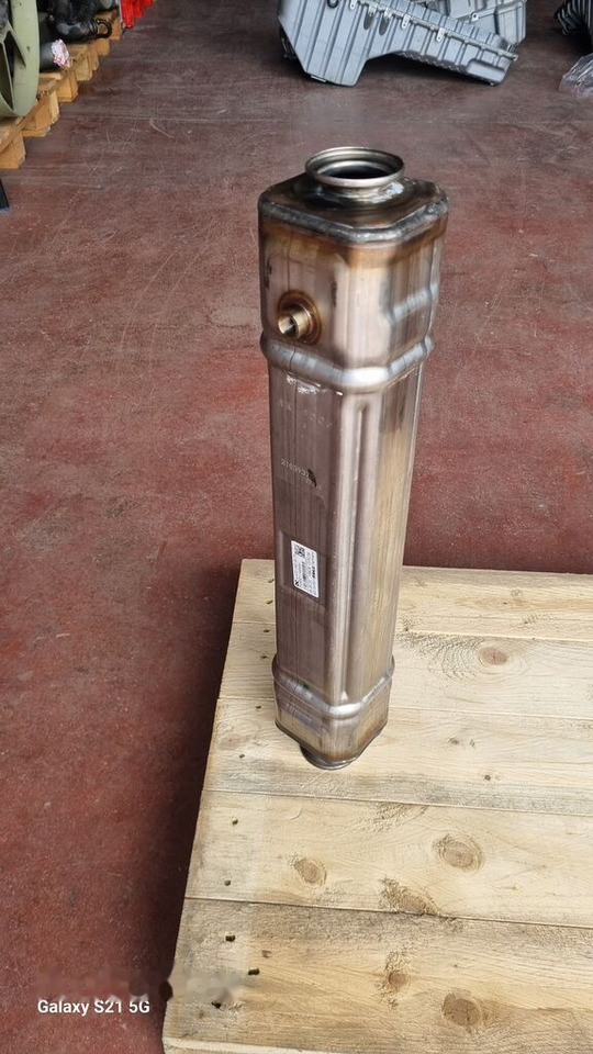 Mercedes-Benz EXHAUST GAS COULER A 4721401675 Mercedes-Benz ACTROS MP4 - Двигател и части за Камион: снимка 1 Mercedes-Benz EXHAUST GAS COULER A 4721401675 Mercedes-Benz ACTROS MP4 - Двигател и части за Камион: снимка 1