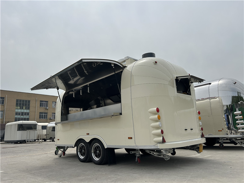 European Food Truck Pizza Food Truck, Smash Burger Foodtruck - Търговска каравана: снимка 3 European Food Truck Pizza Food Truck, Smash Burger Foodtruck - Търговска каравана: снимка 3