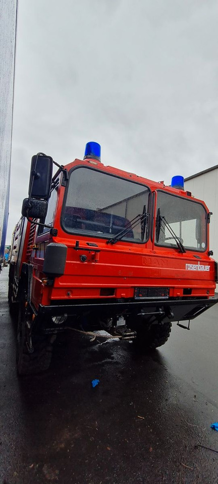 MAN 15.232 DF 6x6 KAT1 Feuerwehr TLF 4500/500 - Камион цистерна: снимка 4 MAN 15.232 DF 6x6 KAT1 Feuerwehr TLF 4500/500 - Камион цистерна: снимка 4