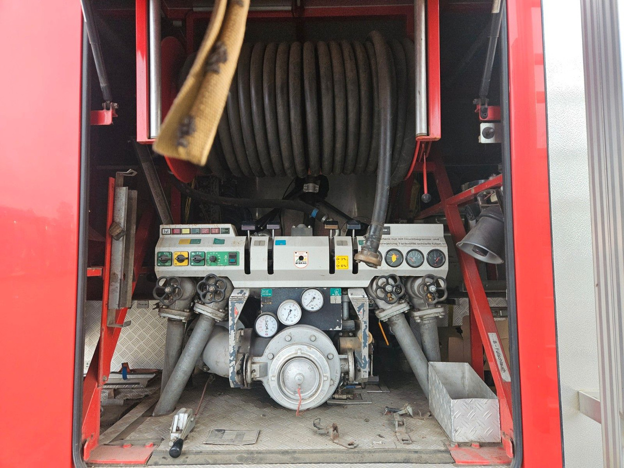 MAN KAT 6x6 Tanklöschfahrzeug - Камион цистерна: снимка 5 MAN KAT 6x6 Tanklöschfahrzeug - Камион цистерна: снимка 5