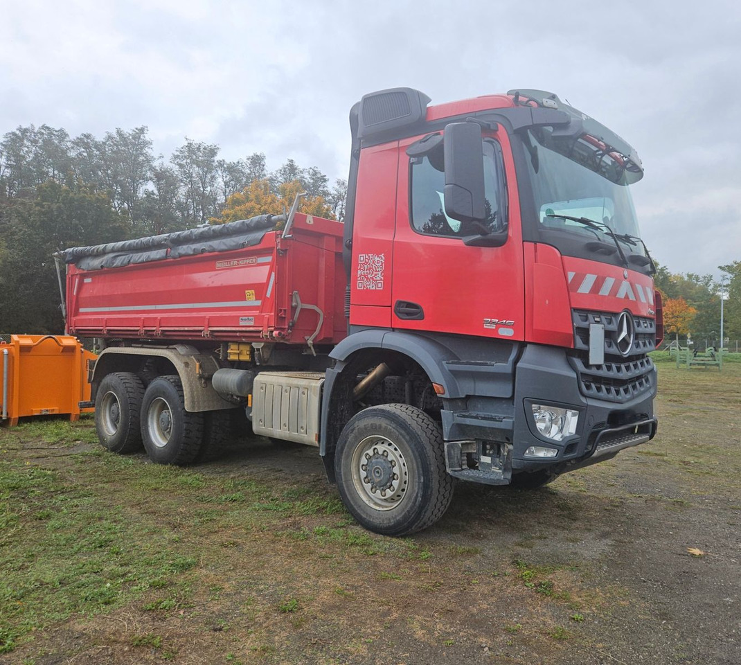 Mercedes-Benz Arocs 3346 6x6 Dreiseitenkipper mit Bordmatik - Самосвал камион: снимка 4 Mercedes-Benz Arocs 3346 6x6 Dreiseitenkipper mit Bordmatik - Самосвал камион: снимка 4
