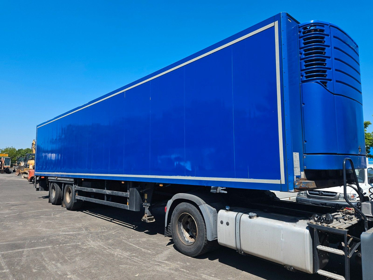 Schmitz Cargobull Kühlkoffer mit Ladebordwand - Рефрижератор полуремарке: снимка 1 Schmitz Cargobull Kühlkoffer mit Ladebordwand - Рефрижератор полуремарке: снимка 1
