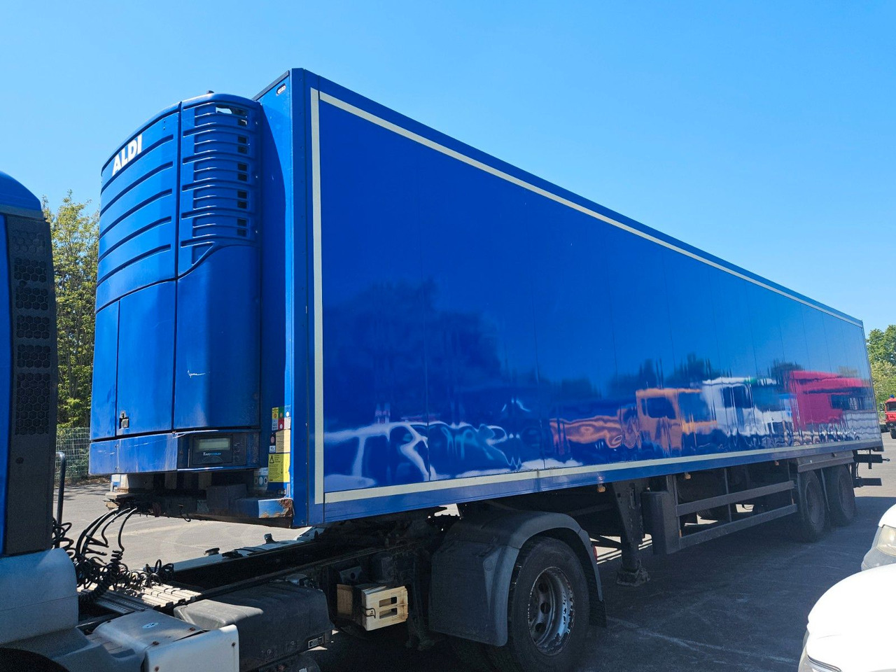 Schmitz Cargobull Kühlkoffer mit Ladebordwand - Рефрижератор полуремарке: снимка 2 Schmitz Cargobull Kühlkoffer mit Ladebordwand - Рефрижератор полуремарке: снимка 2