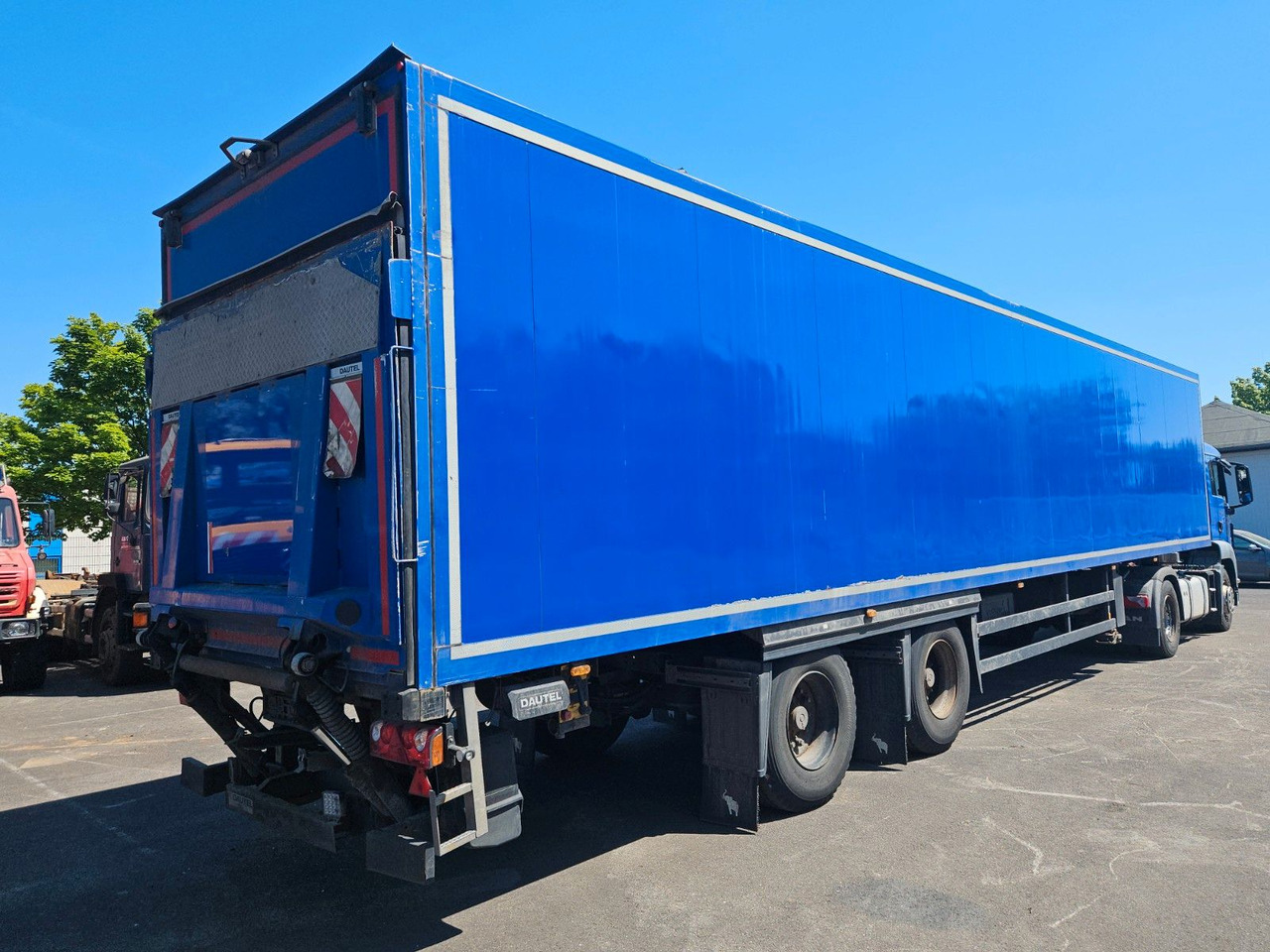 Schmitz Cargobull Kühlkoffer mit Ladebordwand - Рефрижератор полуремарке: снимка 3 Schmitz Cargobull Kühlkoffer mit Ladebordwand - Рефрижератор полуремарке: снимка 3