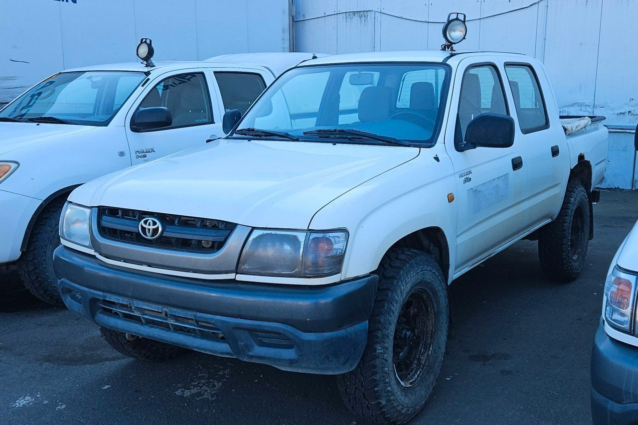 Toyota Hilux Double Cab 4x4 - Джип: снимка 2 Toyota Hilux Double Cab 4x4 - Джип: снимка 2
