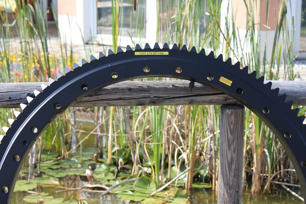 Caterpillar 212 BFT - Въртящ механизъм за Строителна техника: снимка 3 Caterpillar 212 BFT - Въртящ механизъм за Строителна техника: снимка 3