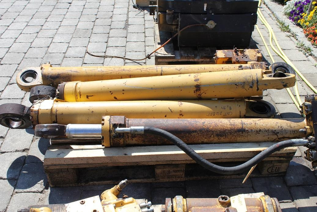 Caterpillar 212 BFT - Хидравличен цилиндър за Строителна техника: снимка 1 Caterpillar 212 BFT - Хидравличен цилиндър за Строителна техника: снимка 1