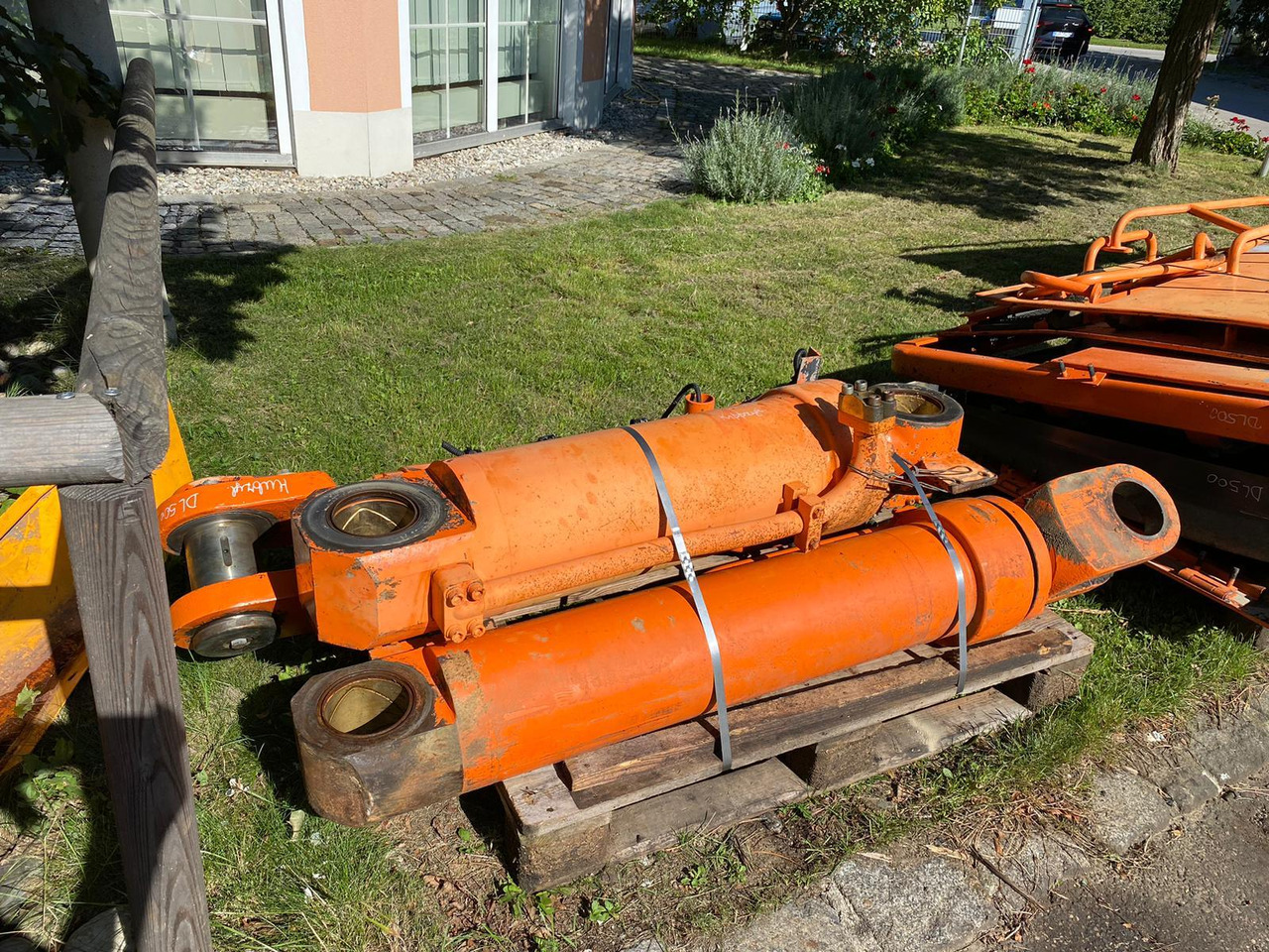 Doosan DL 500 - Хидравличен цилиндър за Строителна техника: снимка 1 Doosan DL 500 - Хидравличен цилиндър за Строителна техника: снимка 1