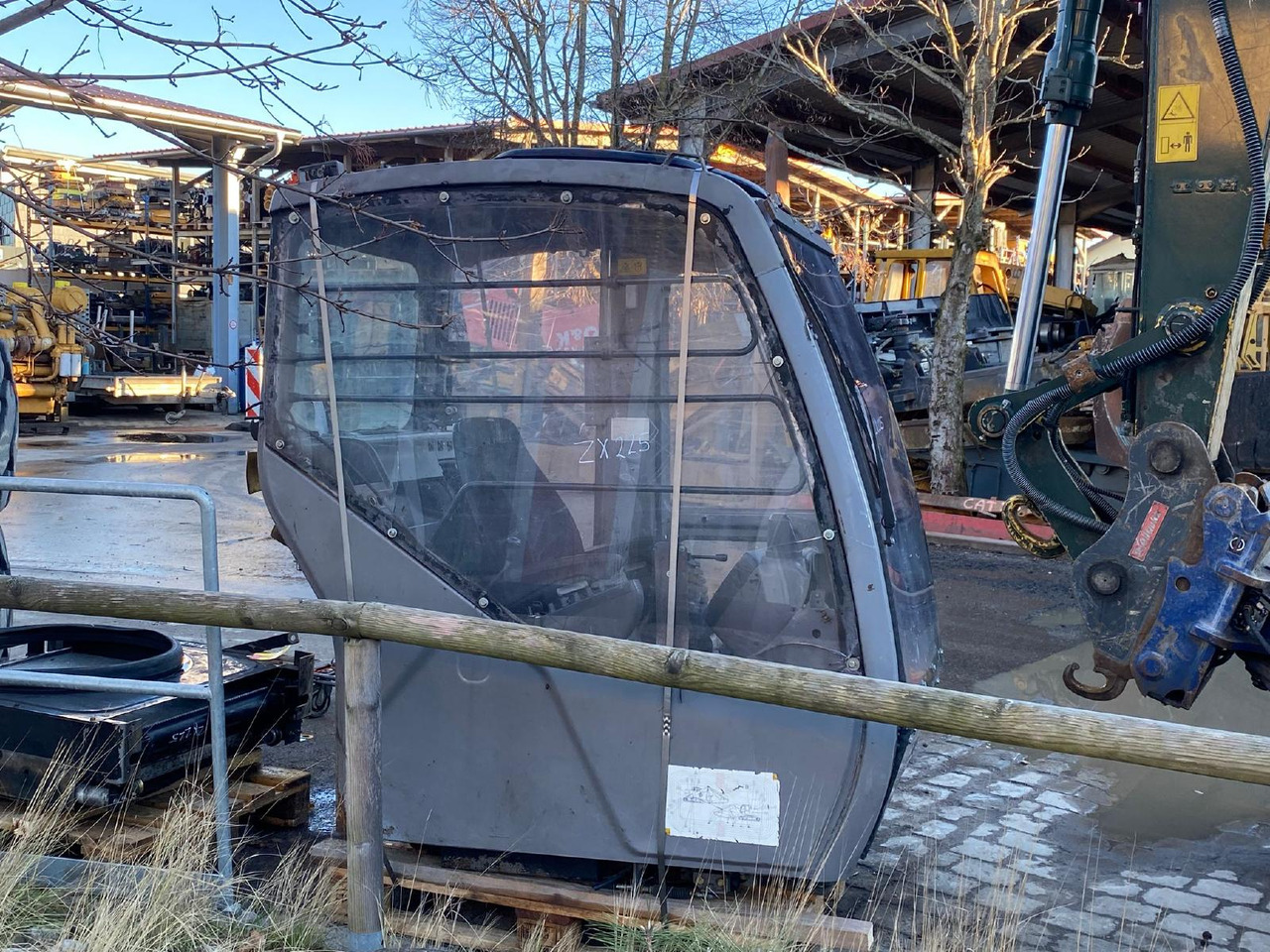 Hitachi ZX 225 - Кабина за Строителна техника: снимка 5 Hitachi ZX 225 - Кабина за Строителна техника: снимка 5