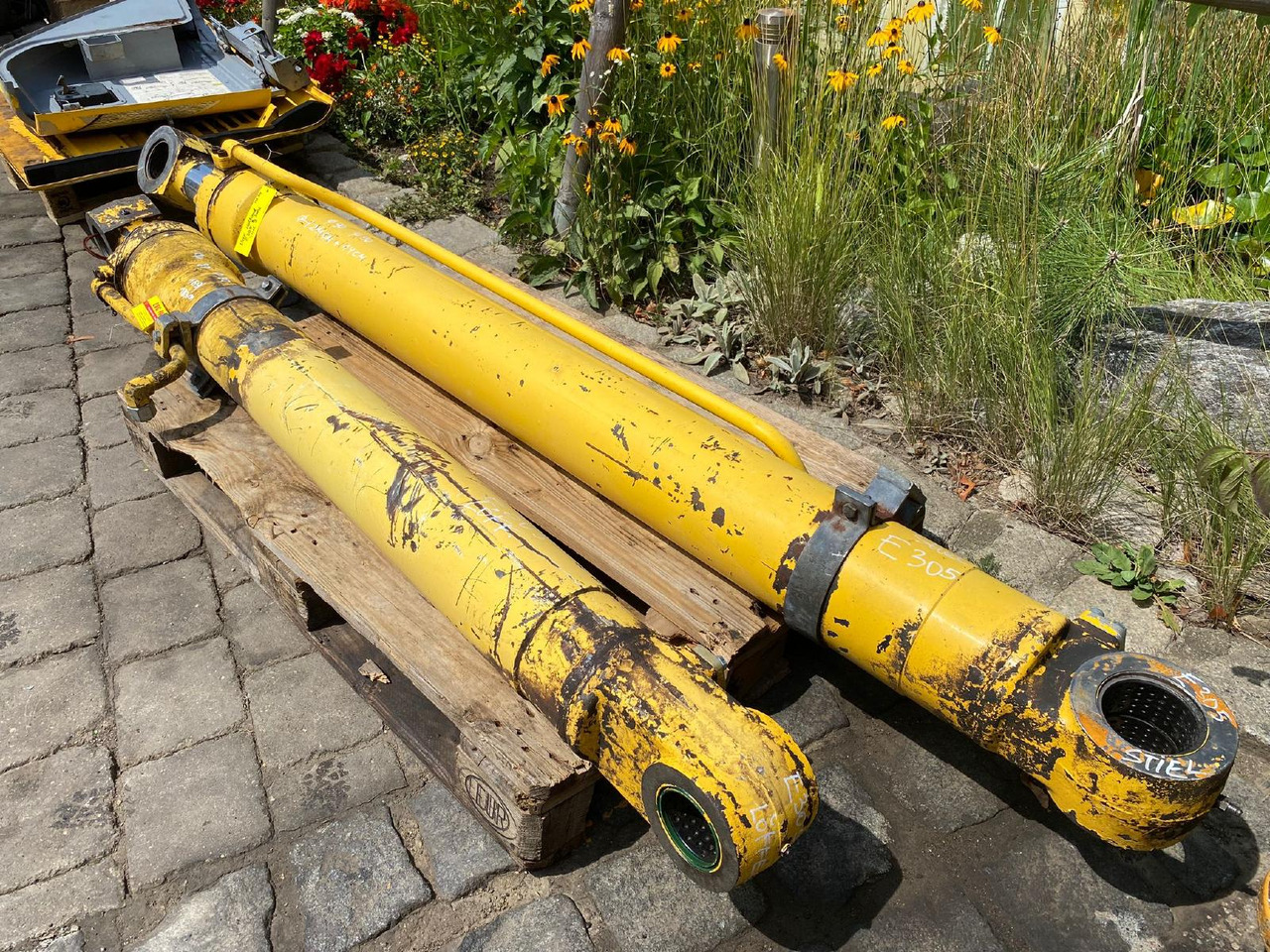 Holland E 305 - Хидравличен цилиндър за Строителна техника: снимка 4 Holland E 305 - Хидравличен цилиндър за Строителна техника: снимка 4