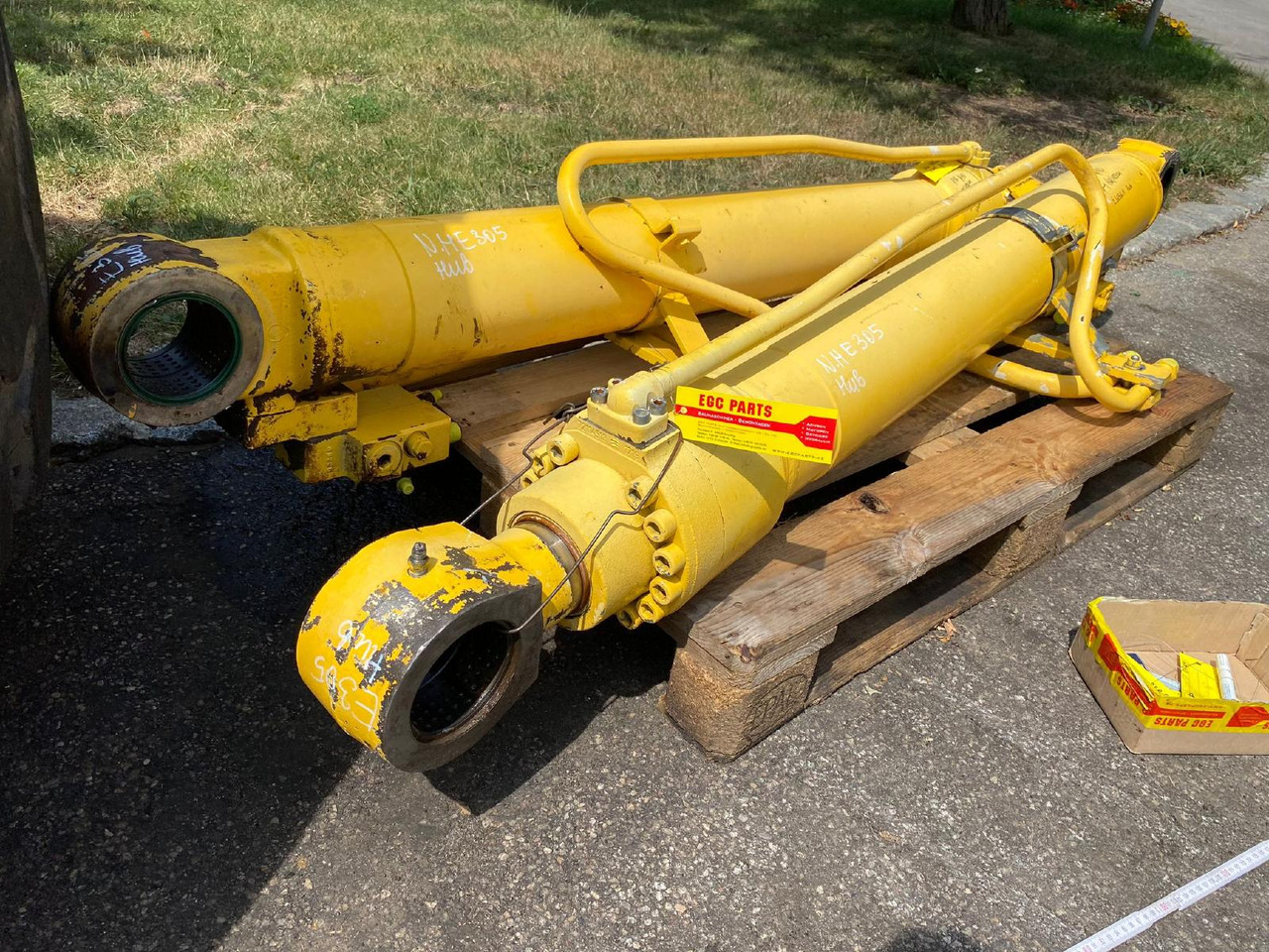 Holland E 305 - Хидравличен цилиндър за Строителна техника: снимка 2 Holland E 305 - Хидравличен цилиндър за Строителна техника: снимка 2