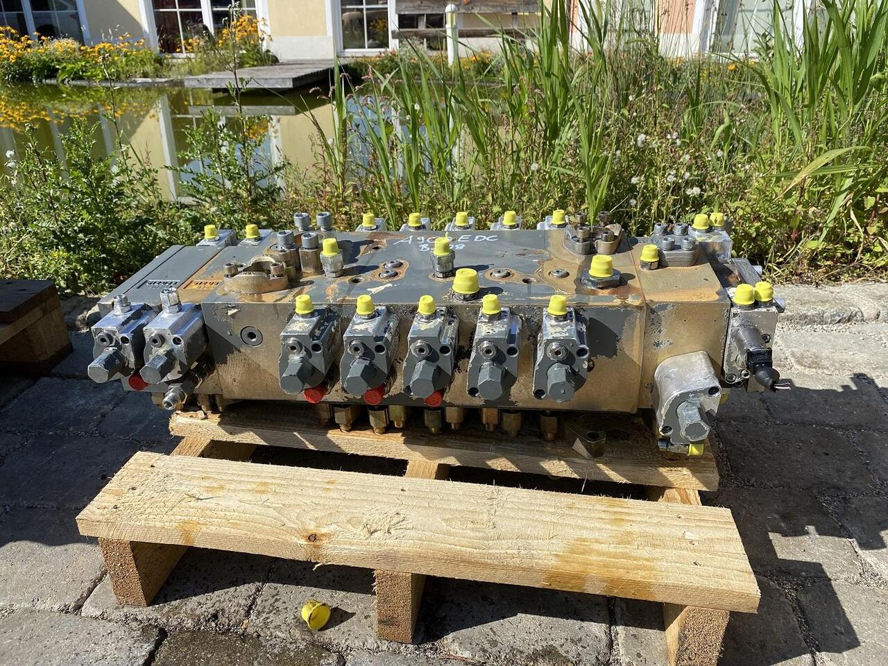 Liebherr A 900 C LIT - Хидравличен клапан за Строителна техника: снимка 4 Liebherr A 900 C LIT - Хидравличен клапан за Строителна техника: снимка 4