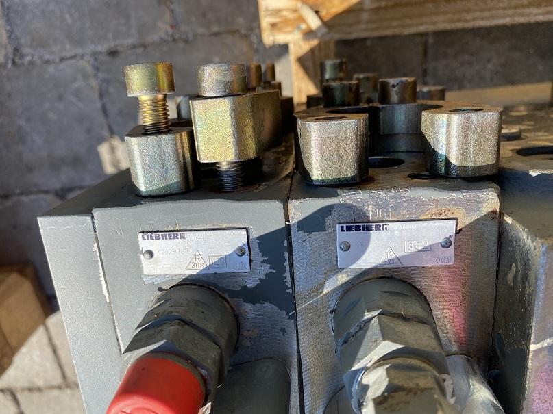 Liebherr A 900 C LIT - Хидравличен клапан за Строителна техника: снимка 2 Liebherr A 900 C LIT - Хидравличен клапан за Строителна техника: снимка 2