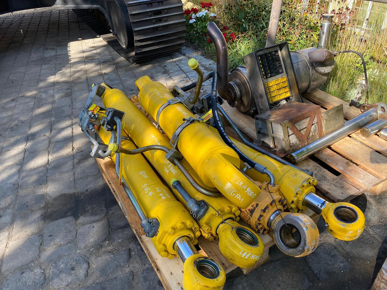 Liebherr A900C - Хидравличен цилиндър за Строителна техника: снимка 3 Liebherr A900C - Хидравличен цилиндър за Строителна техника: снимка 3