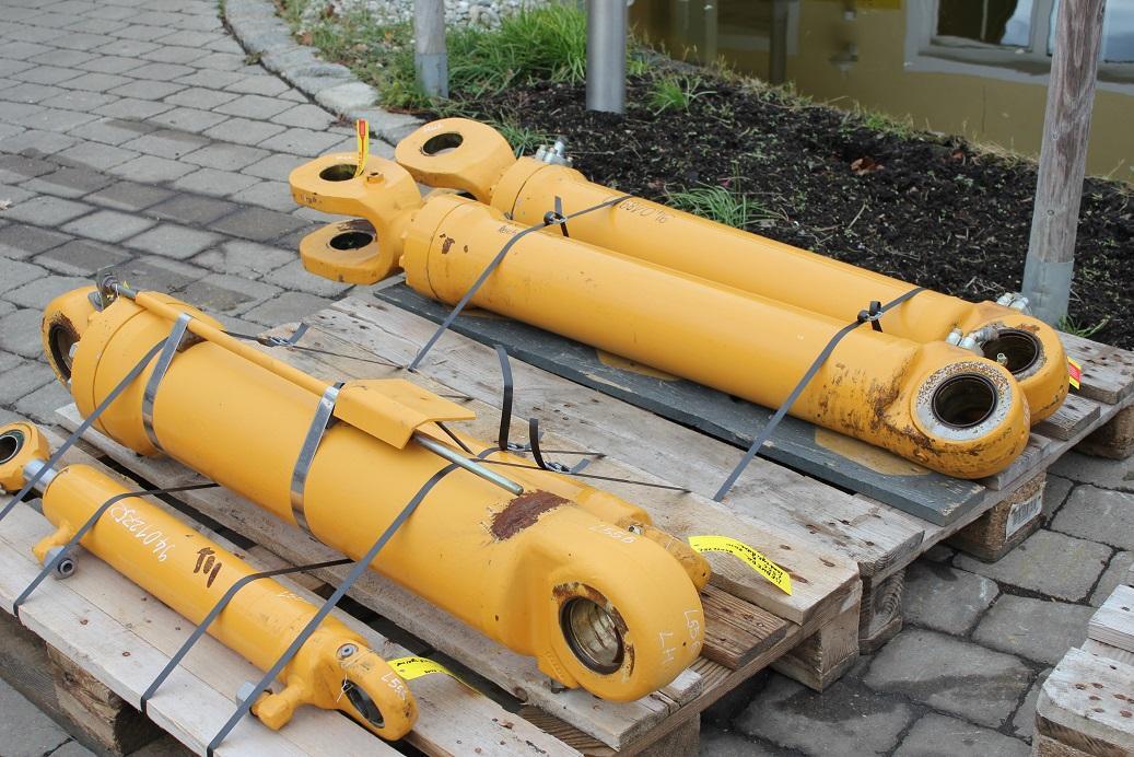 Liebherr L 556 - Хидравличен цилиндър за Строителна техника: снимка 1 Liebherr L 556 - Хидравличен цилиндър за Строителна техника: снимка 1