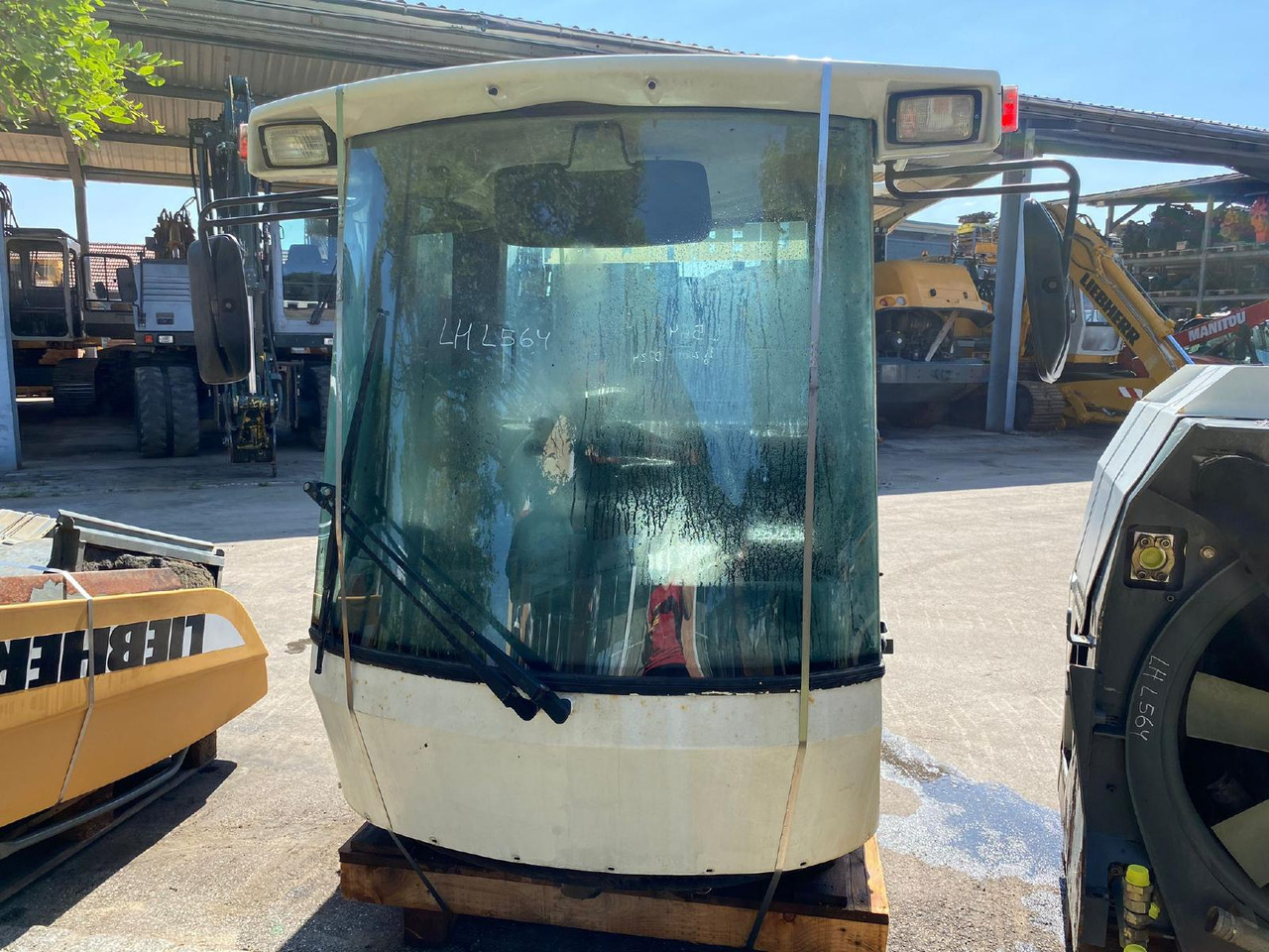 Liebherr L 564 - Кабина за Строителна техника: снимка 3 Liebherr L 564 - Кабина за Строителна техника: снимка 3