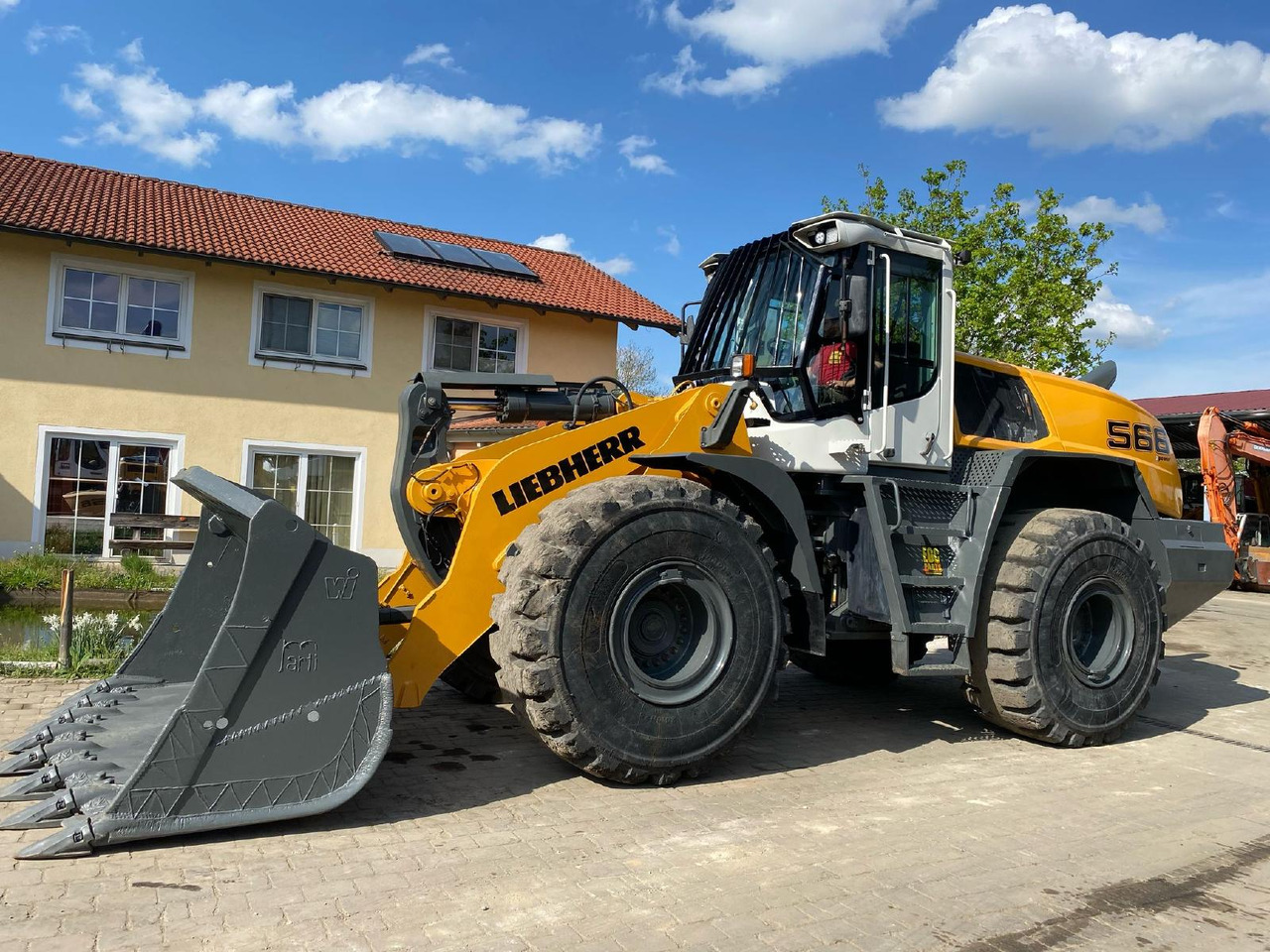 Liebherr L 566 X Power - Колесен товарач: снимка 1 Liebherr L 566 X Power - Колесен товарач: снимка 1