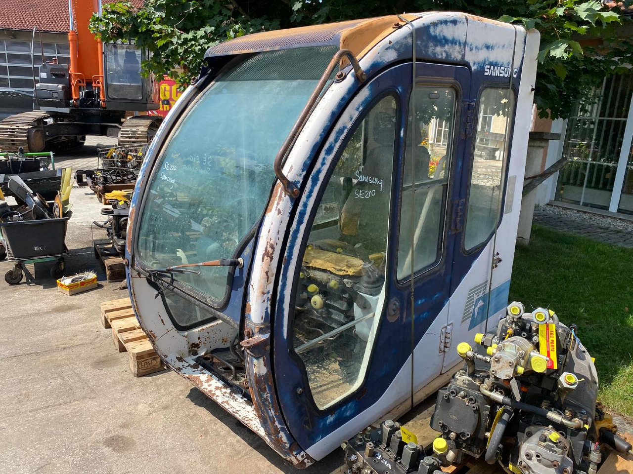 Samsung SE 210 - Кабина за Строителна техника: снимка 1 Samsung SE 210 - Кабина за Строителна техника: снимка 1