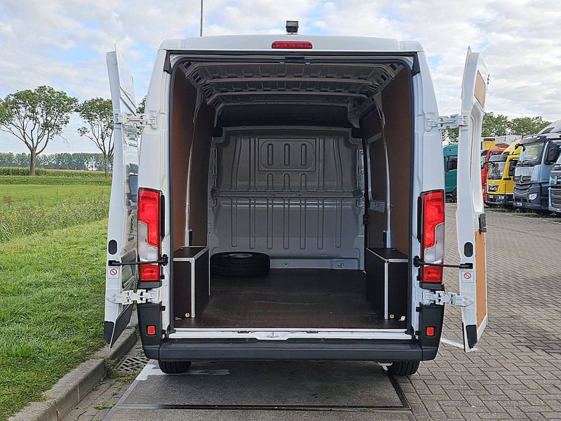 Малък ван Peugeot Boxer 2.2 L2H2 Airco Euro6!: снимка 11