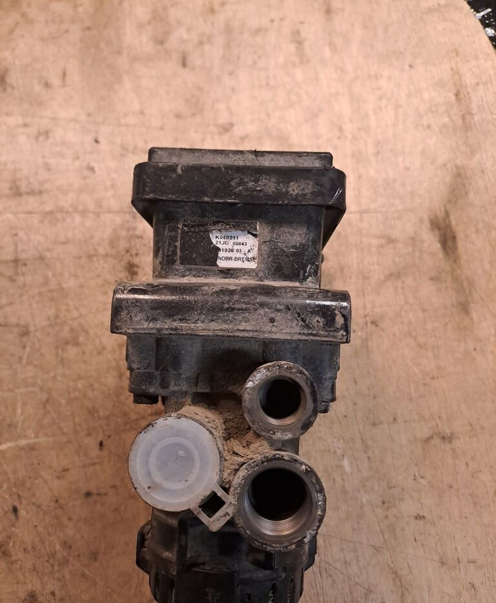 Knorr-Bremse K050211 MAN - Спирачен клапан за Камион: снимка 2 Knorr-Bremse K050211 MAN - Спирачен клапан за Камион: снимка 2