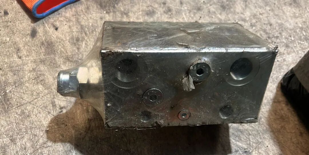 Rexroth Flow Divider R930062425 - Спирачен клапан за Камион: снимка 2 Rexroth Flow Divider R930062425 - Спирачен клапан за Камион: снимка 2