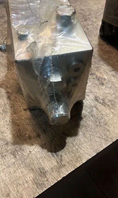 Rexroth Flow Divider R930062425 - Спирачен клапан за Камион: снимка 1 Rexroth Flow Divider R930062425 - Спирачен клапан за Камион: снимка 1