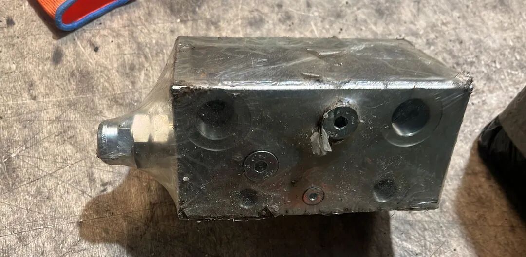 Rexroth Flow Divider R930062425 - Спирачен клапан за Камион: снимка 3 Rexroth Flow Divider R930062425 - Спирачен клапан за Камион: снимка 3