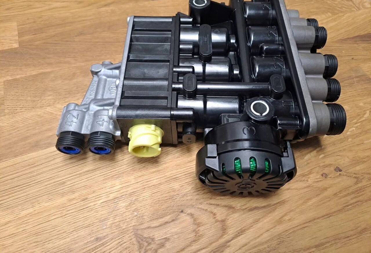 ZAWÓR ECAS K058032N00 NOWY Zawór Sterujący Poduszek Knorr Bremse K058032N00 - Спирачен клапан за Камион: снимка 3 ZAWÓR ECAS K058032N00 NOWY Zawór Sterujący Poduszek Knorr Bremse K058032N00 - Спирачен клапан за Камион: снимка 3