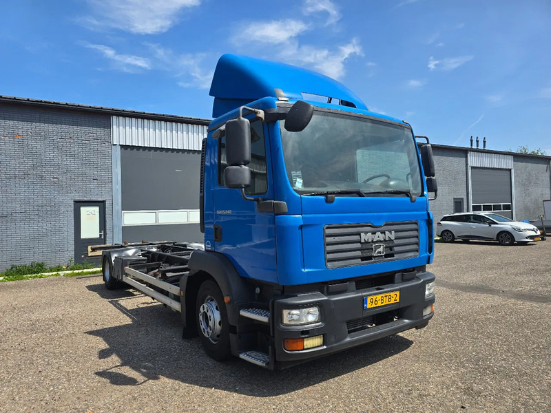 MAN TGM 15.240 TGM BDF - Контейнеровоз/ Сменна каросерия камион: снимка 2 MAN TGM 15.240 TGM BDF - Контейнеровоз/ Сменна каросерия камион: снимка 2