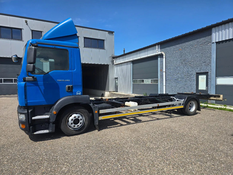 MAN TGM 15.240 TGM BDF - Контейнеровоз/ Сменна каросерия камион: снимка 4 MAN TGM 15.240 TGM BDF - Контейнеровоз/ Сменна каросерия камион: снимка 4