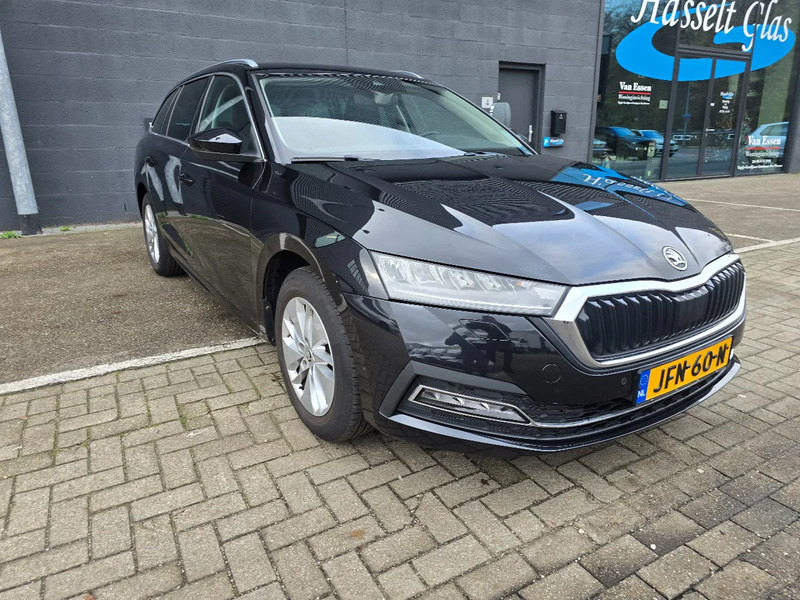 Škoda Octavia Combi 1.0 Benzine - Лек автомобил: снимка 3 Škoda Octavia Combi 1.0 Benzine - Лек автомобил: снимка 3