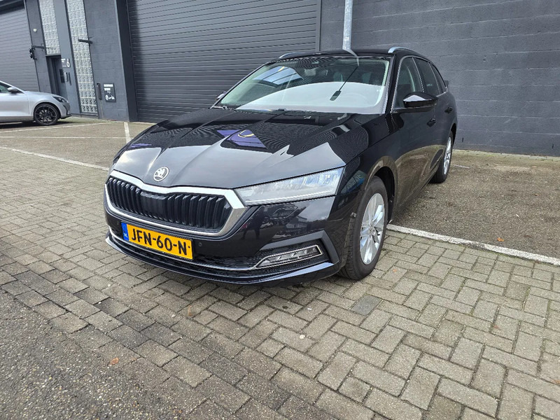 Škoda Octavia Combi 1.0 Benzine - Лек автомобил: снимка 1 Škoda Octavia Combi 1.0 Benzine - Лек автомобил: снимка 1