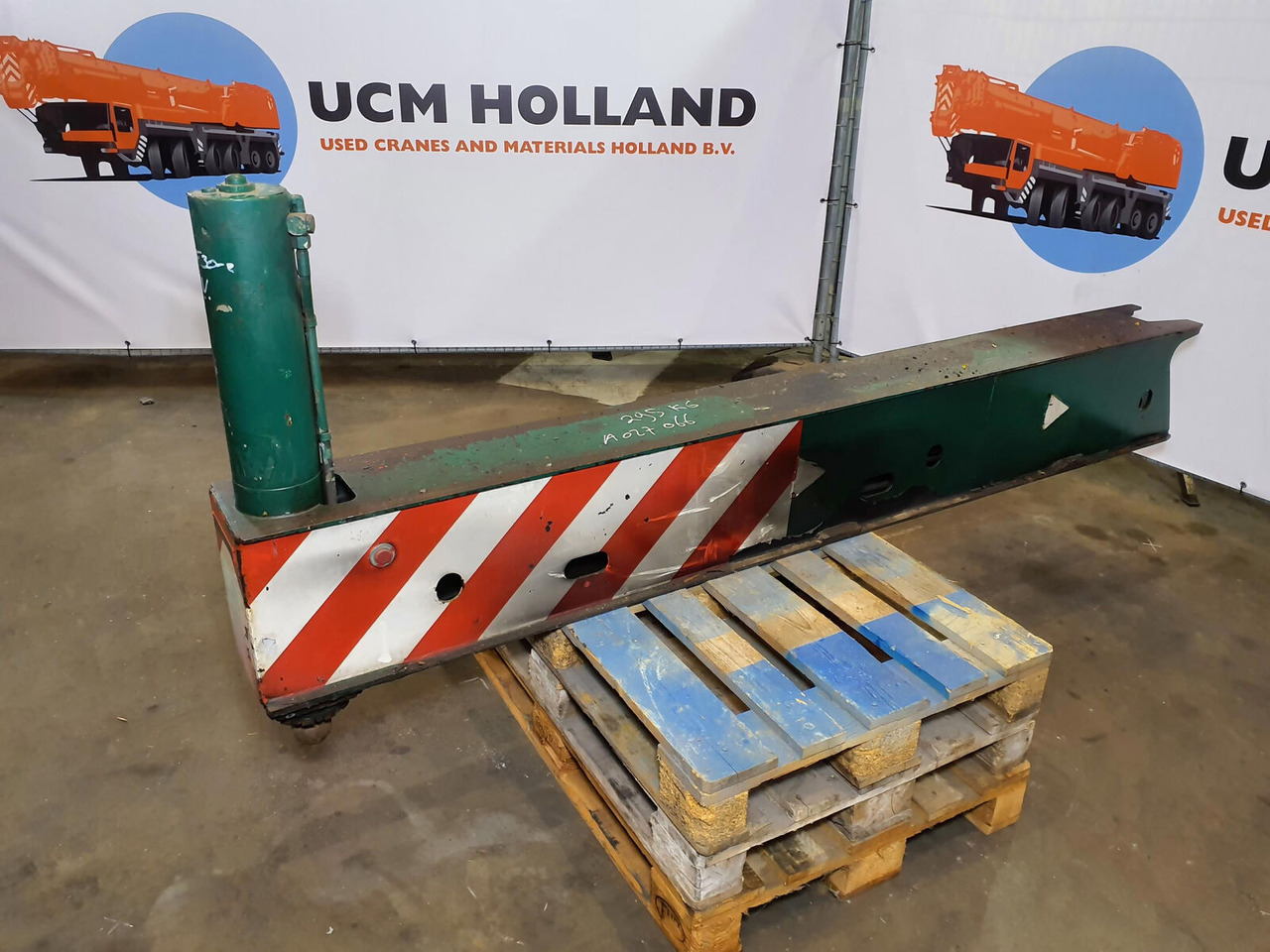 FAUN ATF 30-2 outrigger beam front complete - Окачване за Автокран: снимка 2 FAUN ATF 30-2 outrigger beam front complete - Окачване за Автокран: снимка 2