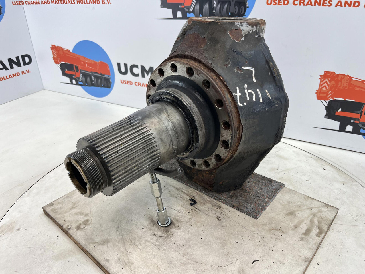 FAUN ATF 45-3 Steering knuckle 16 holes axle 3 - Шенкел за Кран: снимка 1 FAUN ATF 45-3 Steering knuckle 16 holes axle 3 - Шенкел за Кран: снимка 1