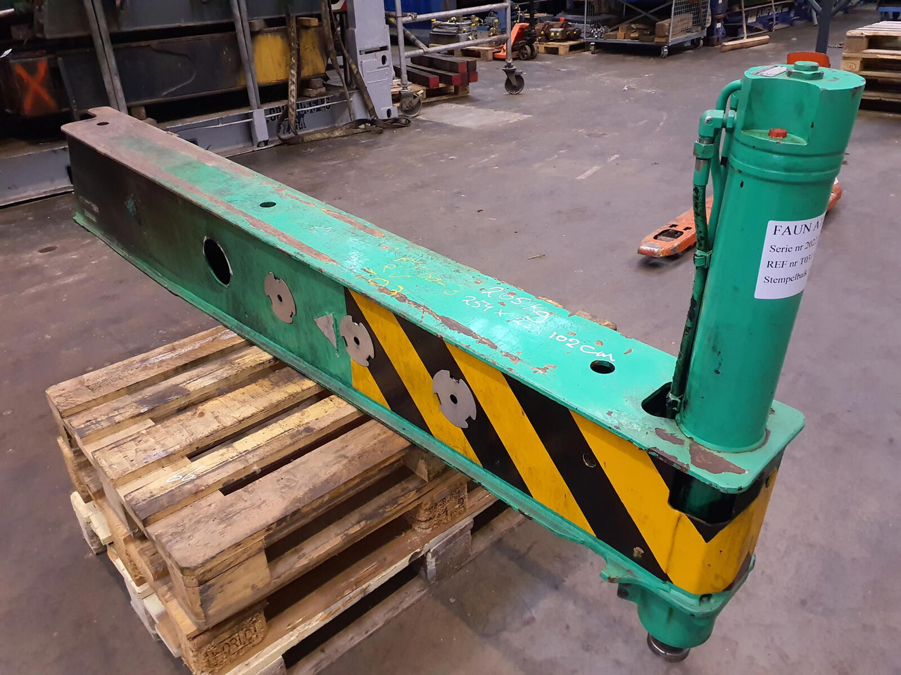 FAUN ATF 60-3 front outrigger beam with support cylinder - Окачване за Автокран: снимка 1 FAUN ATF 60-3 front outrigger beam with support cylinder - Окачване за Автокран: снимка 1