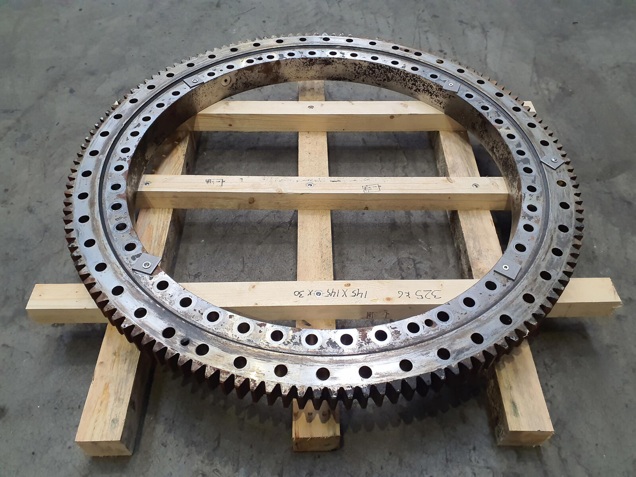FAUN RTF 25-2 slewing ring - Въртящ механизъм за Автокран: снимка 1 FAUN RTF 25-2 slewing ring - Въртящ механизъм за Автокран: снимка 1