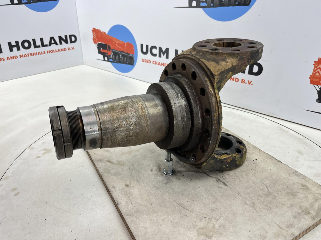 Grove AT 880 Steering knuckle 16 holes axle 2 - Шенкел за Автокран: снимка 1 Grove AT 880 Steering knuckle 16 holes axle 2 - Шенкел за Автокран: снимка 1