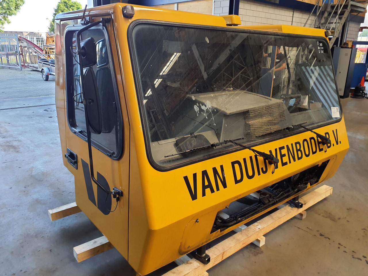 Grove GMK 3050 driver cabine complete - Кабина за Автокран: снимка 2 Grove GMK 3050 driver cabine complete - Кабина за Автокран: снимка 2