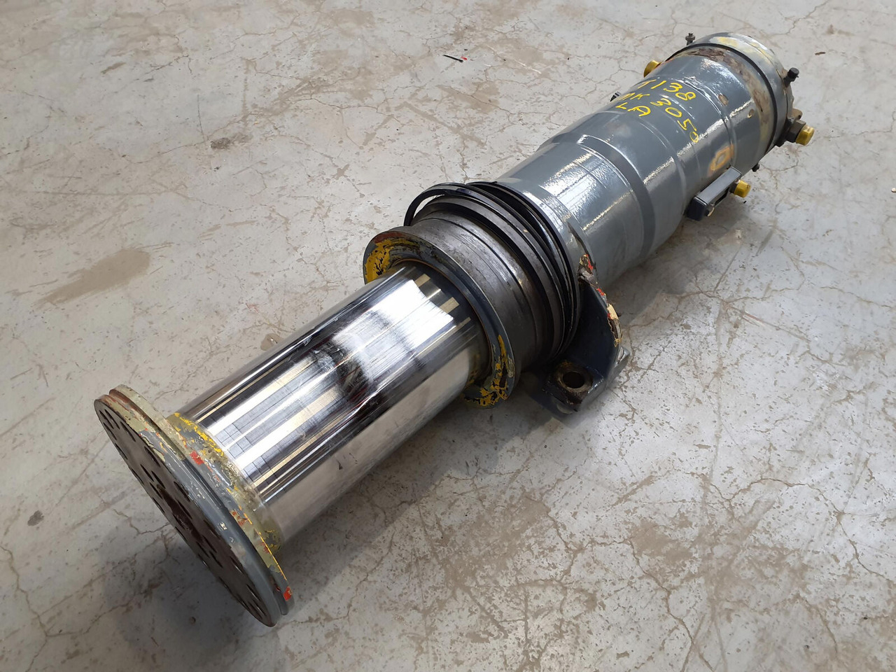 Grove GMK 3050 suspension cylinder - Хидравличен цилиндър за Кран за всякакви терени: снимка 2 Grove GMK 3050 suspension cylinder - Хидравличен цилиндър за Кран за всякакви терени: снимка 2