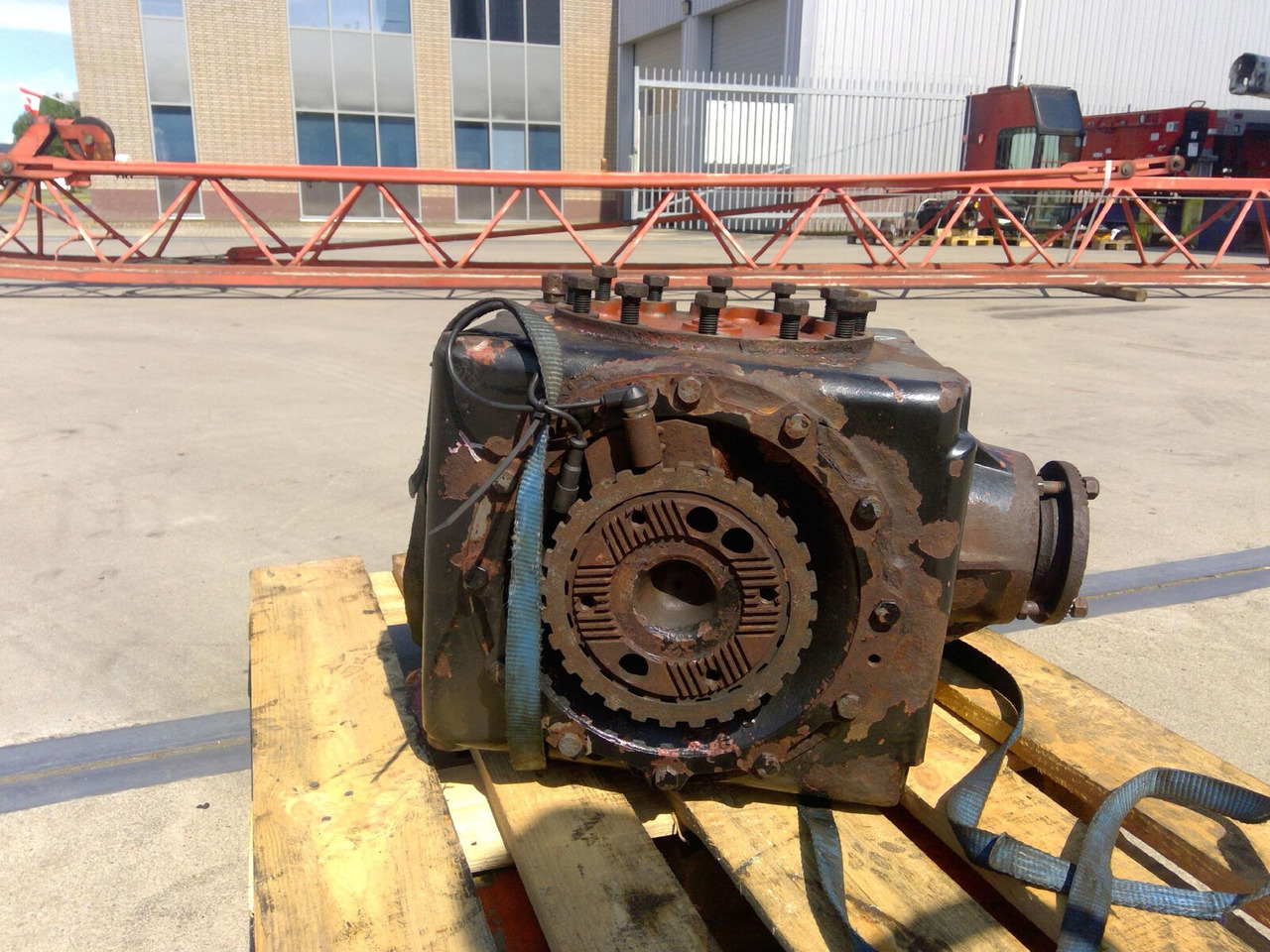 Grove GMK 3055 diff box axle 1 - Диференциал за Автокран: снимка 4 Grove GMK 3055 diff box axle 1 - Диференциал за Автокран: снимка 4