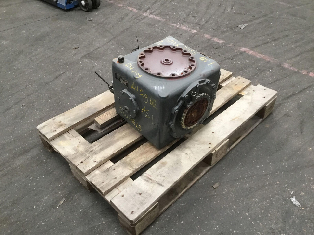 Grove GMK 3055 diff box axle nr 1 - Диференциал за Автокран: снимка 4 Grove GMK 3055 diff box axle nr 1 - Диференциал за Автокран: снимка 4