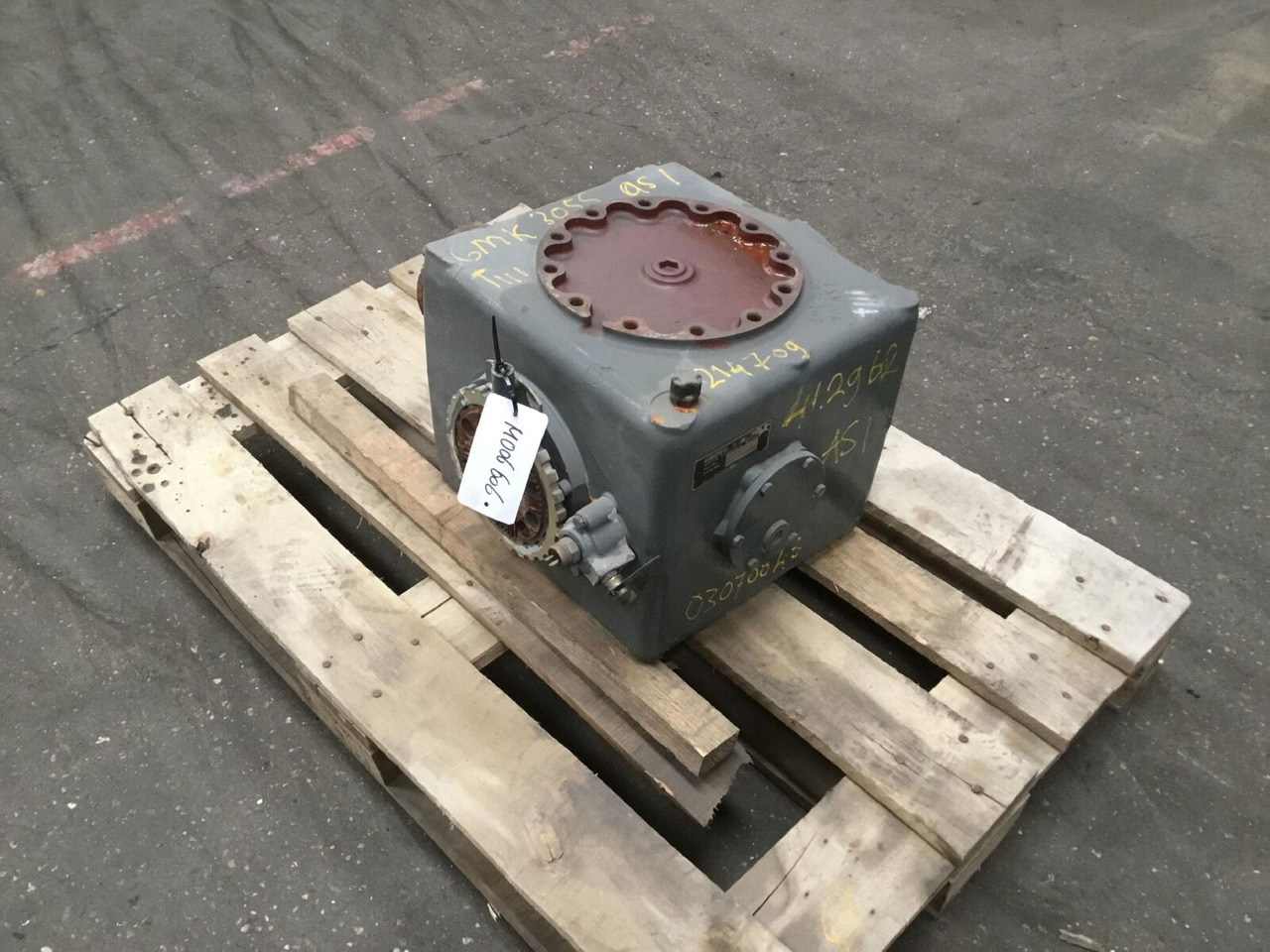 Grove GMK 3055 diff box axle nr 1 - Диференциал за Автокран: снимка 1 Grove GMK 3055 diff box axle nr 1 - Диференциал за Автокран: снимка 1