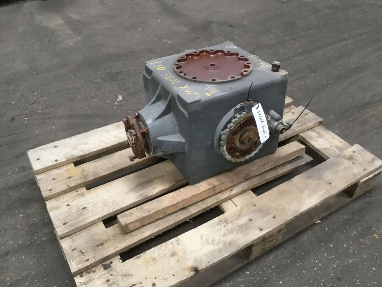Grove GMK 3055 diff box axle nr 1 - Диференциал за Автокран: снимка 2 Grove GMK 3055 diff box axle nr 1 - Диференциал за Автокран: снимка 2