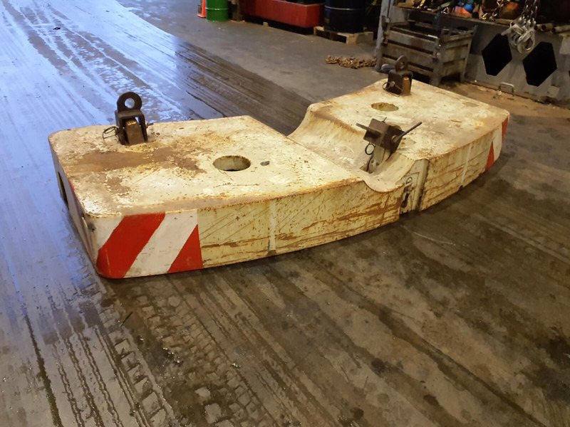Krupp KMK 4080-5110-5120 counterweight 5,8 ton - Противовес за Строителна техника: снимка 1 Krupp KMK 4080-5110-5120 counterweight 5,8 ton - Противовес за Строителна техника: снимка 1